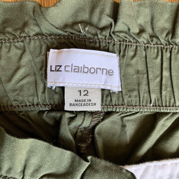 Liz Claiborne army green shorts with pockets, size 12 - Picture 2 of 6